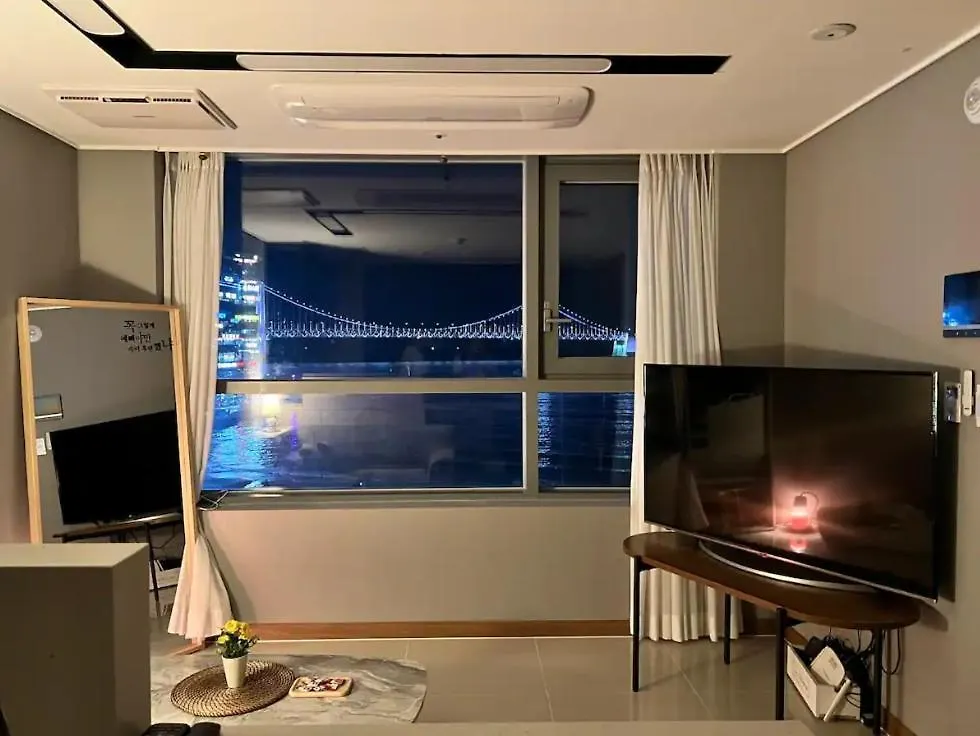 Apartment Where Gwangalli Beach Is Right Outside Your Window Busan