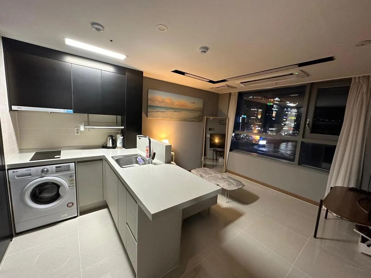 Apartment Where Gwangalli Beach Is Right Outside Your Window Busan